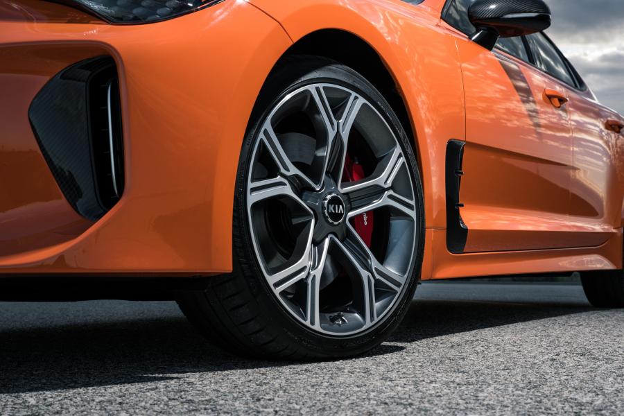 Колеса Kia Stinger GTS (CK) 2019 года  (NA) (фото 5 из 20)